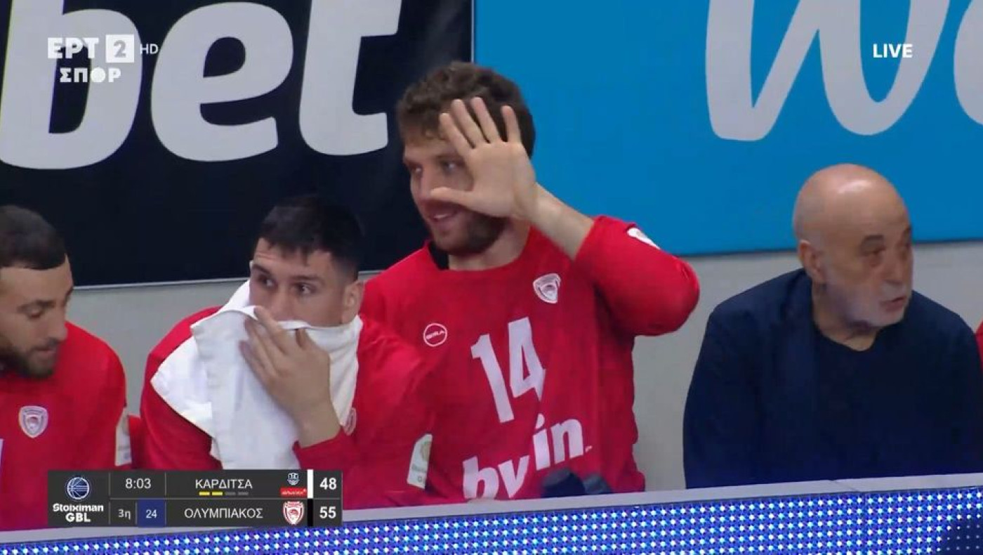 Ολυμπιακός: Ο Μπαρτζώκας έκανε προσποίηση και η μπάλα βρήκε στον Βεζένκοφ!