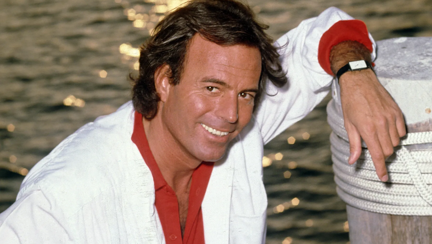 Κατηγορείται για σεξουαλική παρενόχληση ο Χούλιο Ιγκλέσιας: «Σου αρέσουν τα τρίο;»