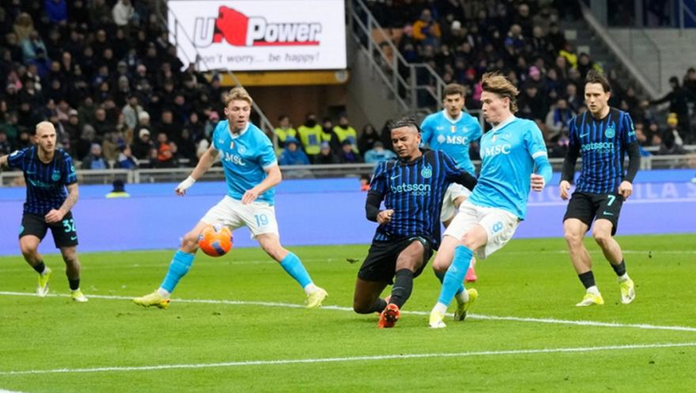 Ο ΜακΤόμινεϊ κράτησε όρθια τη Νάπολι στο Σαν Σίρο