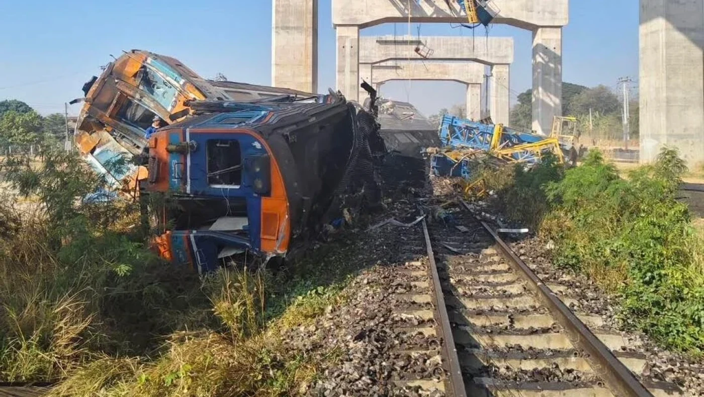 Ταϊλάνδη: Κατέρρευσε γερανός και έπεσε σε τρένο-Τουλάχιστον 22 νεκροί