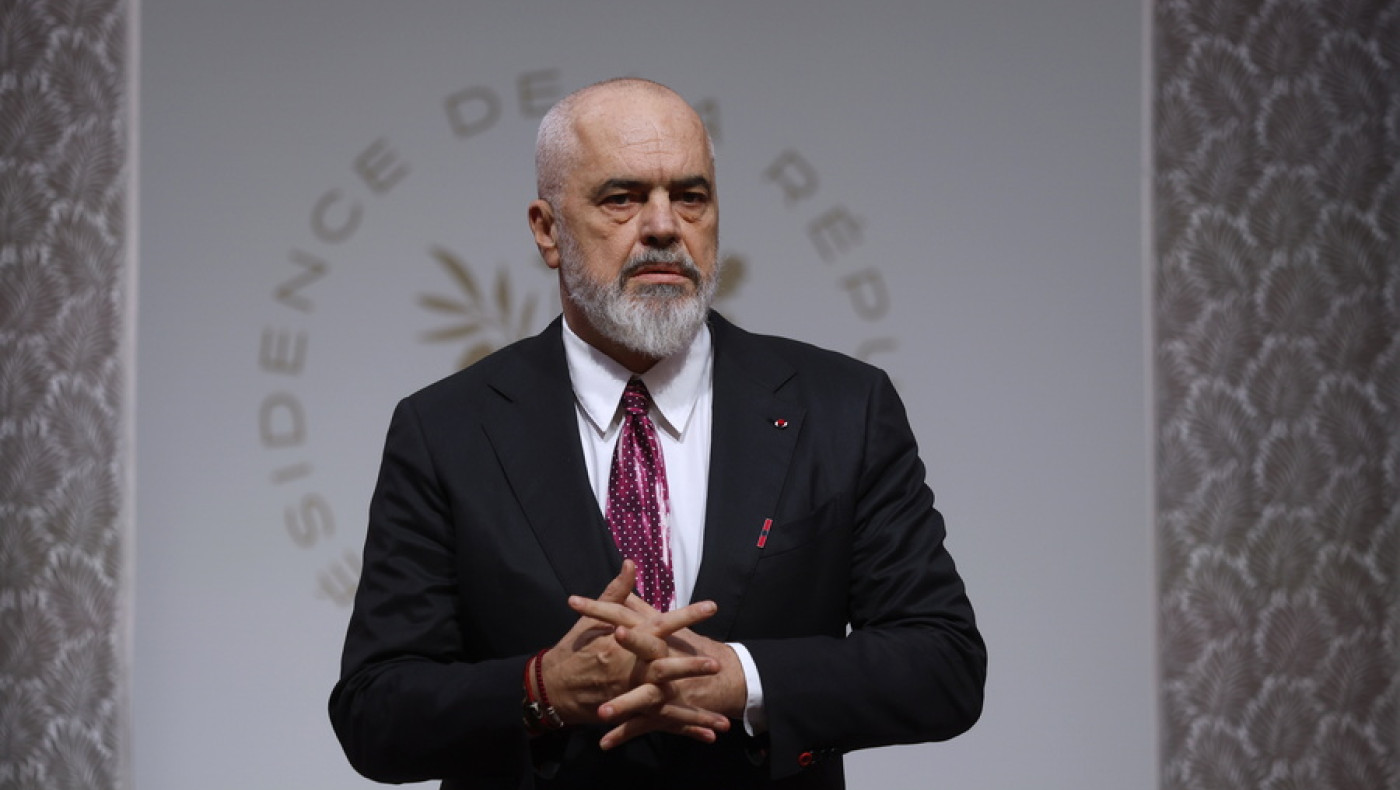 Αναδίπλωση Ράμα για Πλάτωνα και Αριστοτέλη: «Ειπώθηκε για... πλάκα!»