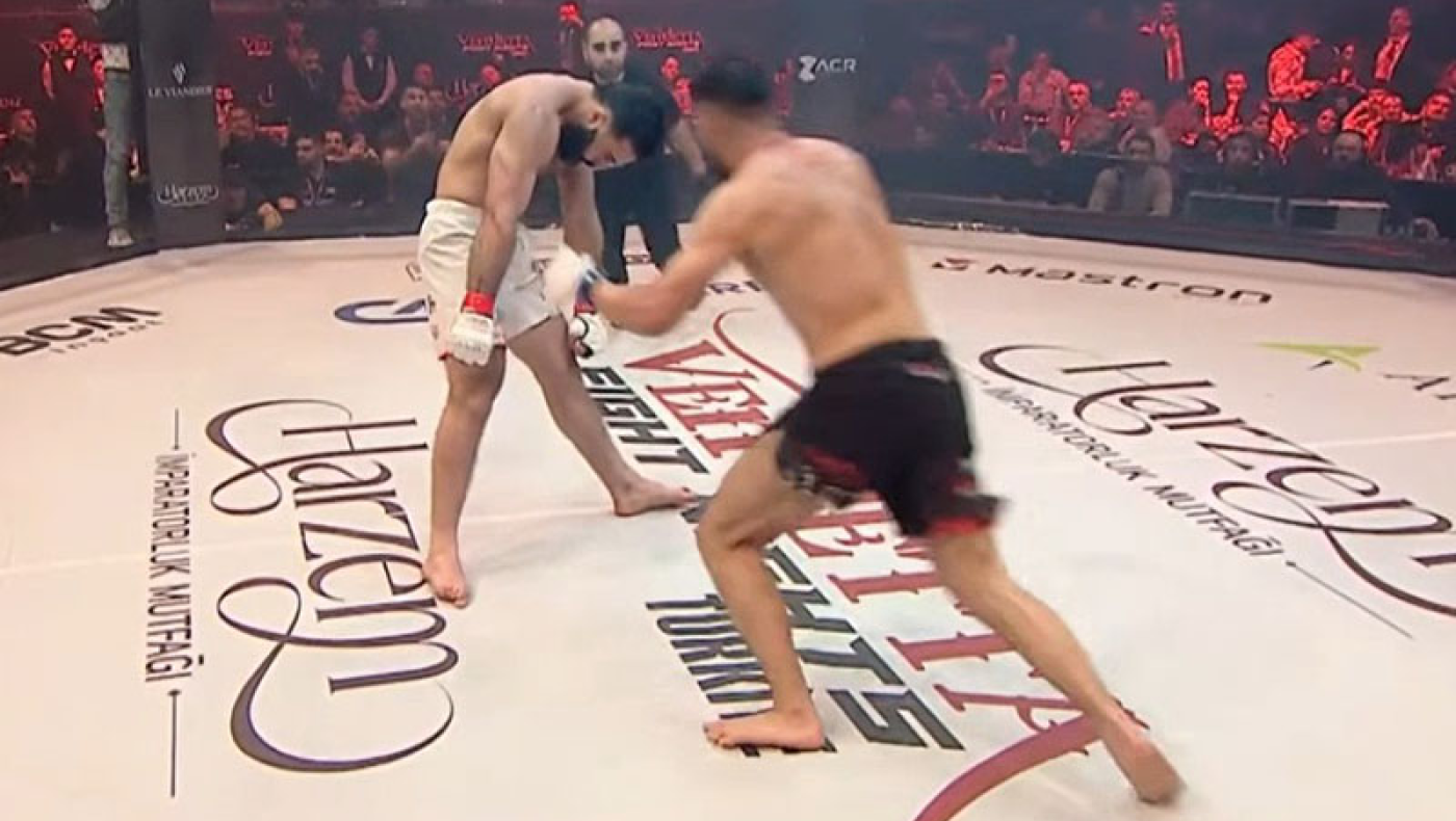 Πτώση slow motion μετά από κροσέ για Τούρκο kickboxer