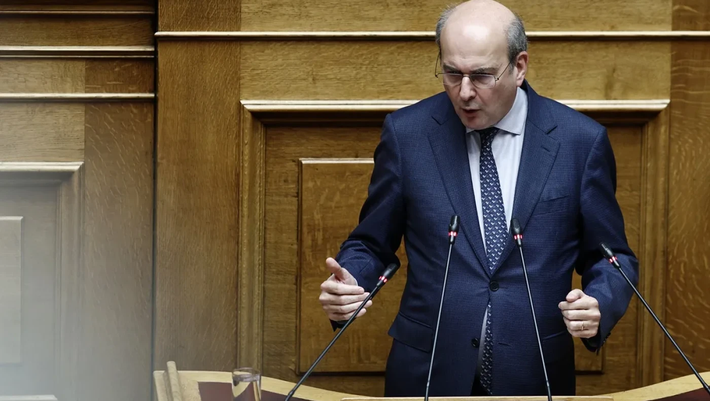 Χατζηδάκης κατά Ανδρουλάκη: Λέτε ότι και οι ψεκασμένοι – Τα εμβόλια για την ευλογιά των προβάτων δεν είναι εγκεκριμένα