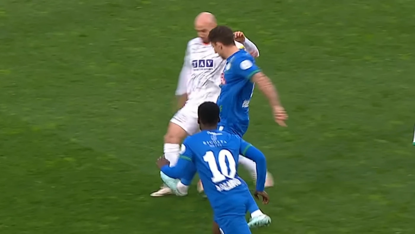 Τουρκία: Οργή στη Ρίζεσπορ για την κόκκινη «φάντασμα» στον Παπανικολάου (vid)