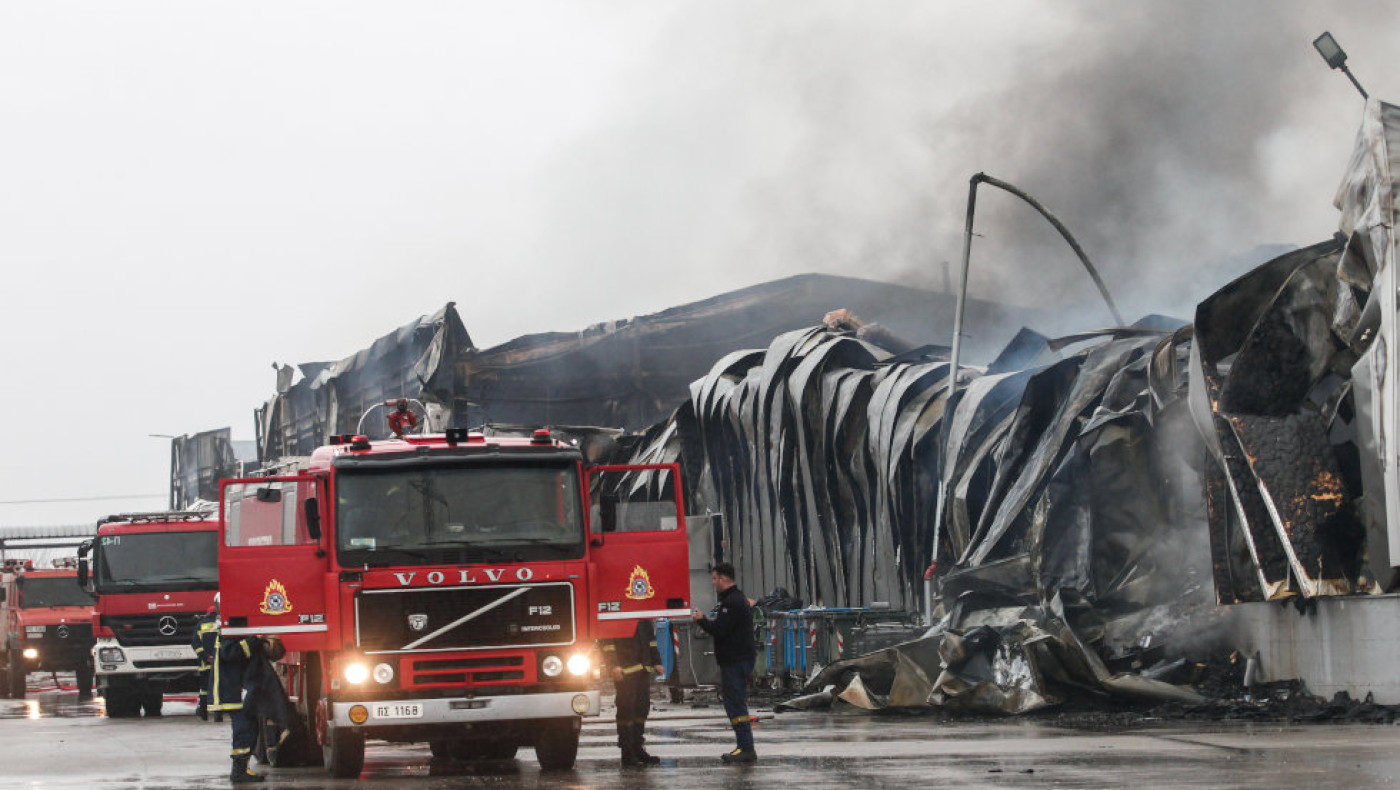 Έκρηξη στη «Βιολάντα»: Πληροφορίες ότι βρέθηκε νεκρή και η πέμπτη εργάτρια
