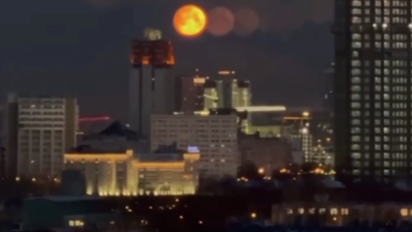 «Μάγεψε» του διαδίκτυο η...«παρασελήνη» της Μόσχας: Πού οφείλεται το φαινόμενο