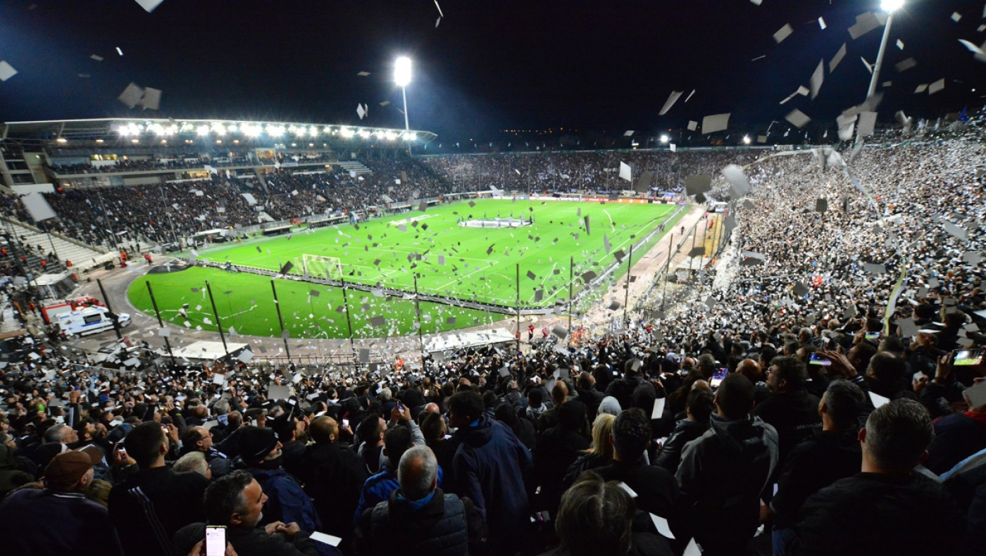 Τεράστια φανέλα του ΠΑΟΚ έξω από την Τούμπα (pic)