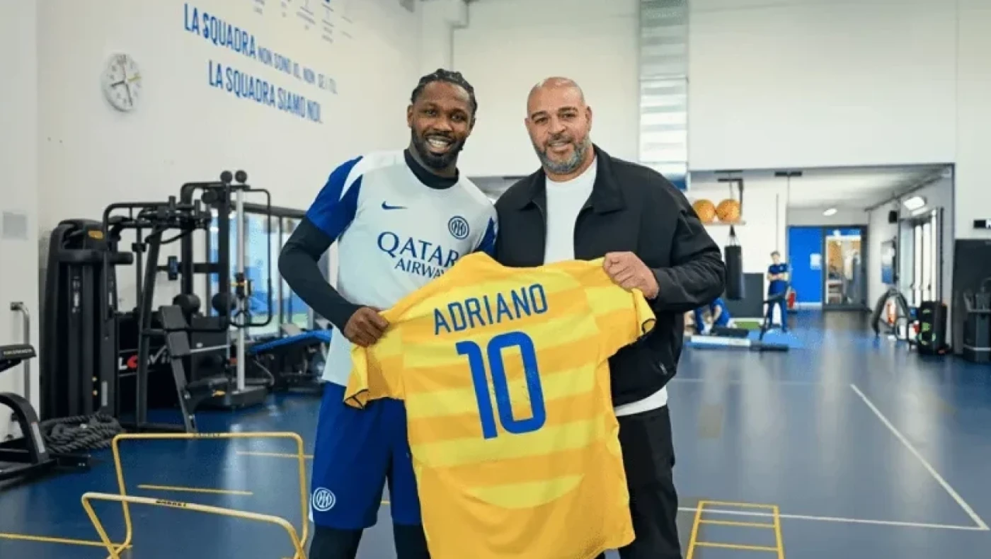 Ίντερ: Η επιστροφή του Αντριάνο στο προπονητικό κέντρο (vid)