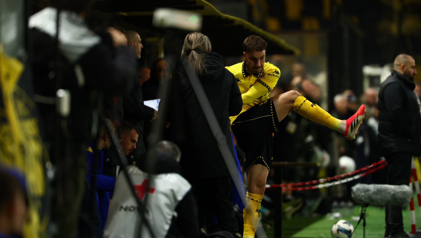 Άρης-ΠΑΟΚ: Έξω φρενών μετά την αλλαγή του ο Μορόν