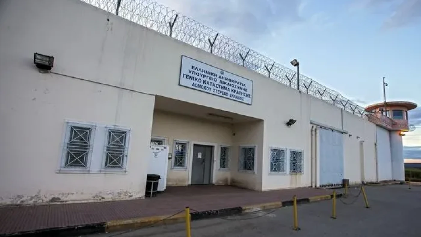 Συνελήφθη για συνέργεια στον φόνο του ισοβίτη ο αρχιφύλακας των φυλακών Δομοκού