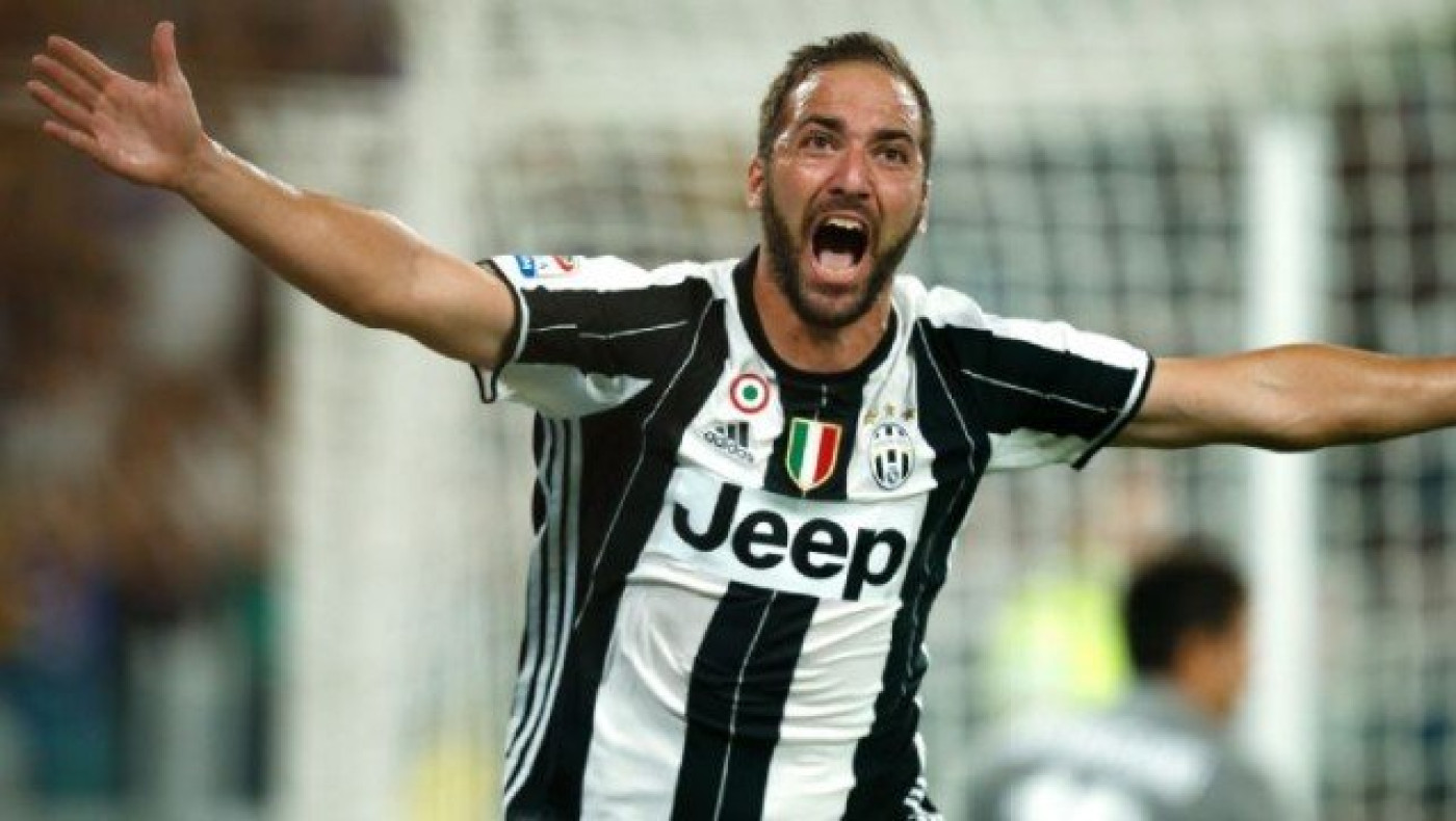 «Ο... είναι ο δυσκολότερος αντίπαλος μου και ο... το είδωλο μου» (pcs)