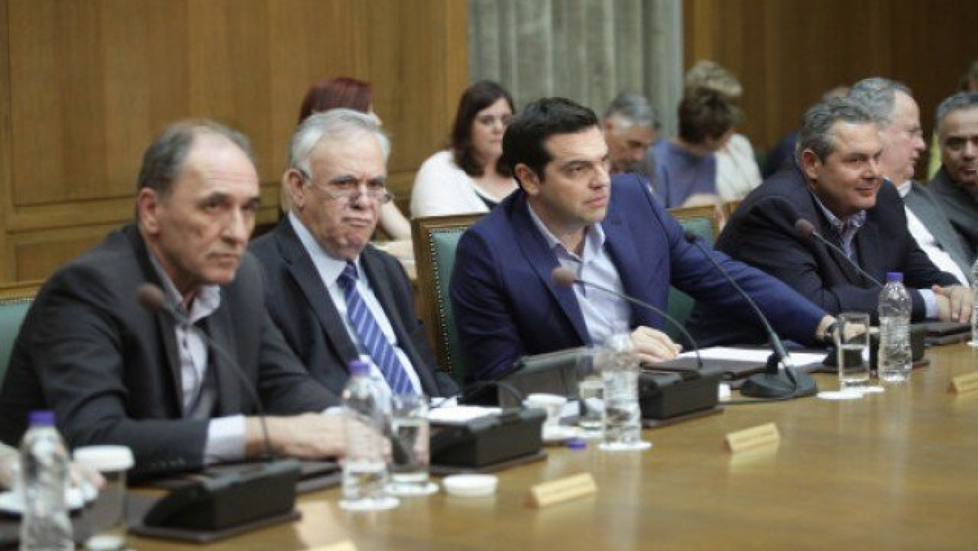 Με αυτούς τους φωστήρες        η χώρα δεν έχει ελπίδα…