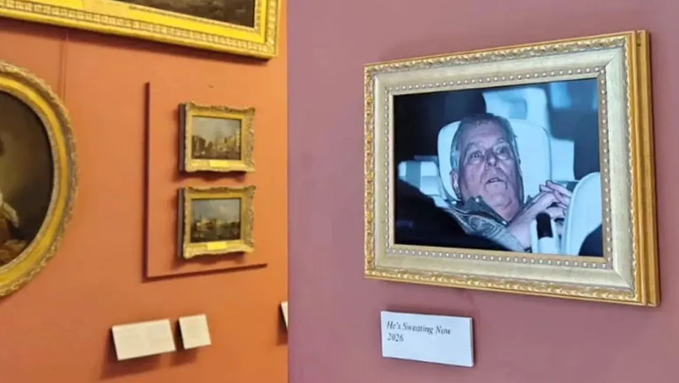 Κορνιζάρισαν τον Άντριου στο Λούβρο: «Είναι μόνο η αρχή»