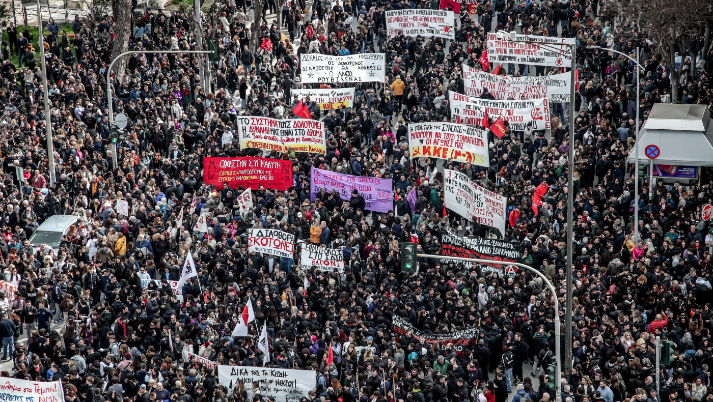 Μαζικό «παρών» στο συλλαλητήριο για τα Τέμπη: «Το έγκλημα δεν θα ξεχαστεί» φωνάζει η Θεσσαλονίκη