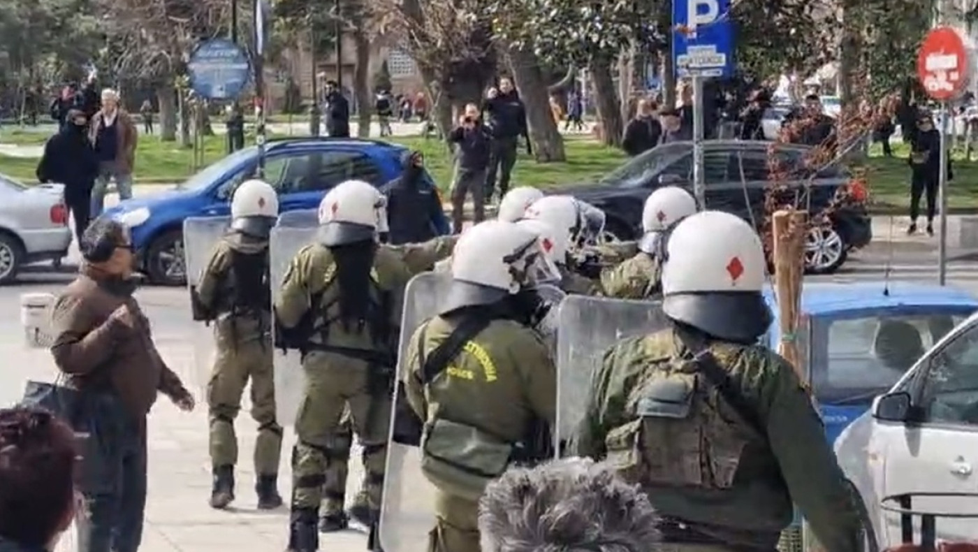 Θεσσαλονίκη: Επεισόδια μετά την πορεία για τα Τέμπη-Ένταση, μολότοφ και χημικά