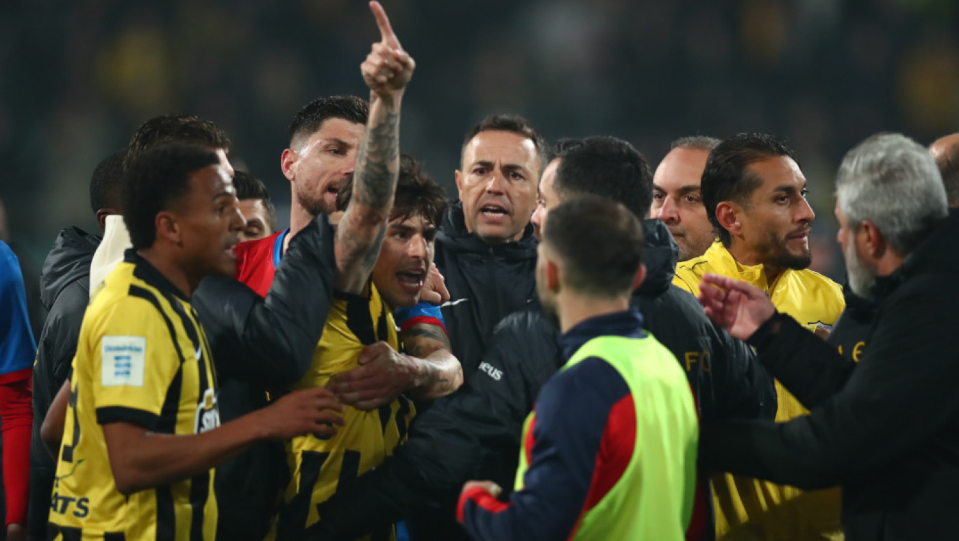 Βόλος-ΑΕΚ: Ένταση μεταξύ των παικτών μετά τη λήξη