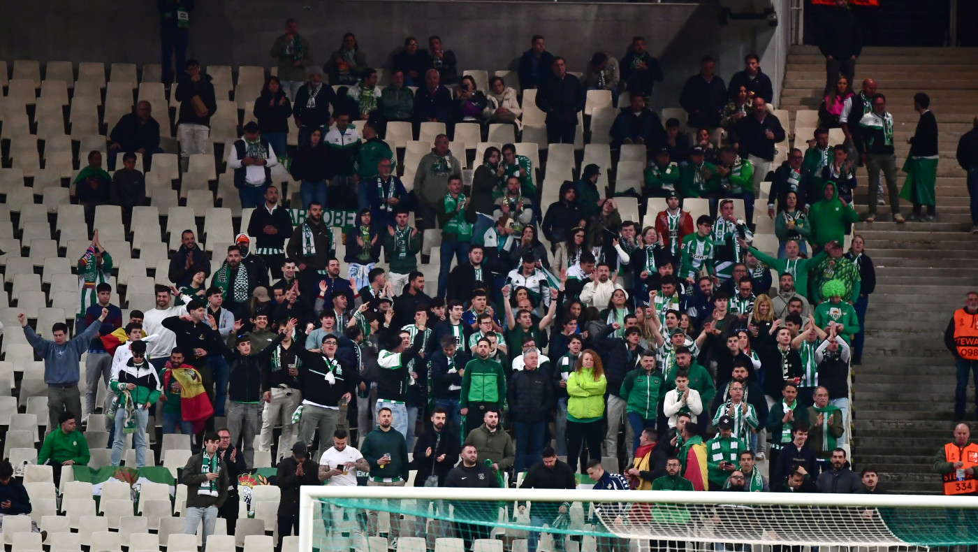 Μπέτις: Γιούχα οπαδών στους παίκτες-Τους έδιωξαν όταν πήγαν να χαιρετήσουν