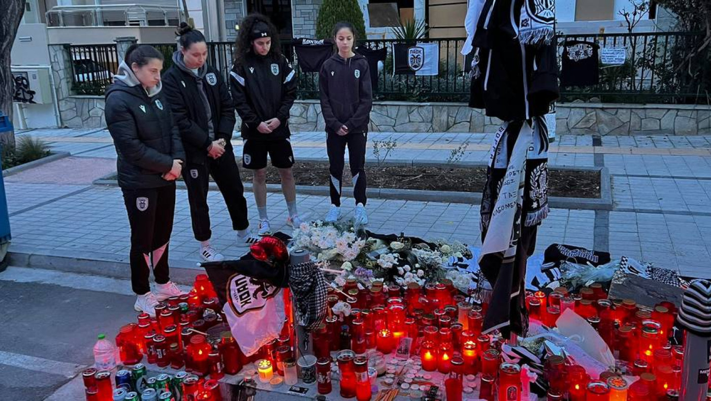 Γυναικείο ποδόσφαιρο: Οι παίκτριες του ΠΑΟΚ απέτισαν φόρο τιμής στον Κλεομένη