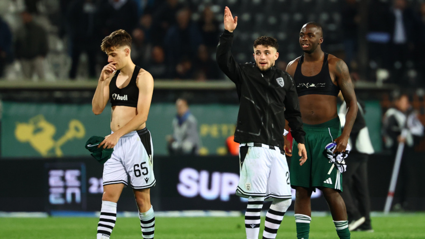 Ωραία στιγμή στο ΠΑΟΚ–Παναθηναϊκός: Αντάλλαξαν φανέλες Κωνσταντέλιας και Τετέι