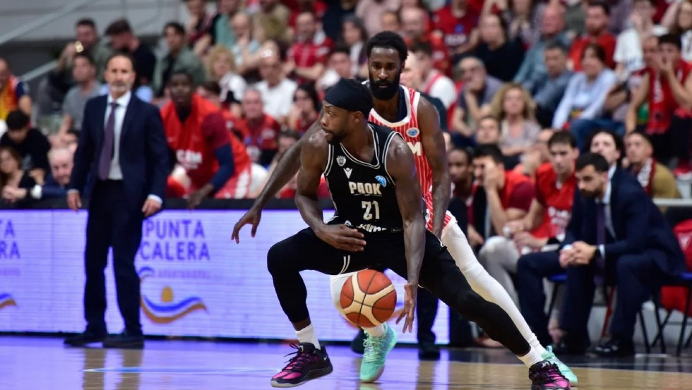 Ο Μπέβερλι κάνει ό,τι απαιτείται στο παρκέ, στο leadership, στα... live