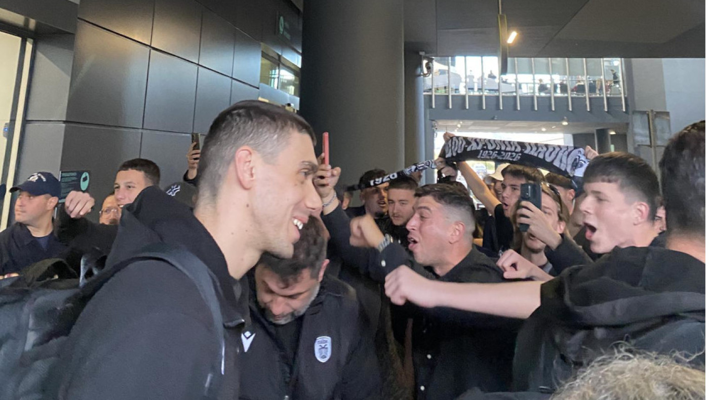 Επέστρεψε ο θριαμβευτής ΠΑΟΚ: Αποθεωτική υποδοχή στην αποστολή! (pic, vid)