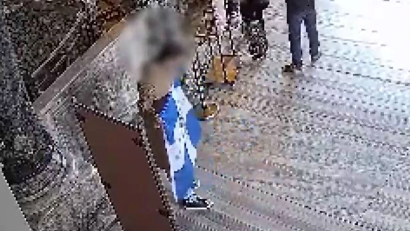 Αγιά Σοφιά: Συνελήφθησαν δύο Έλληνες που σήκωσαν ελληνική σημαία με τον βυζαντινό αετό