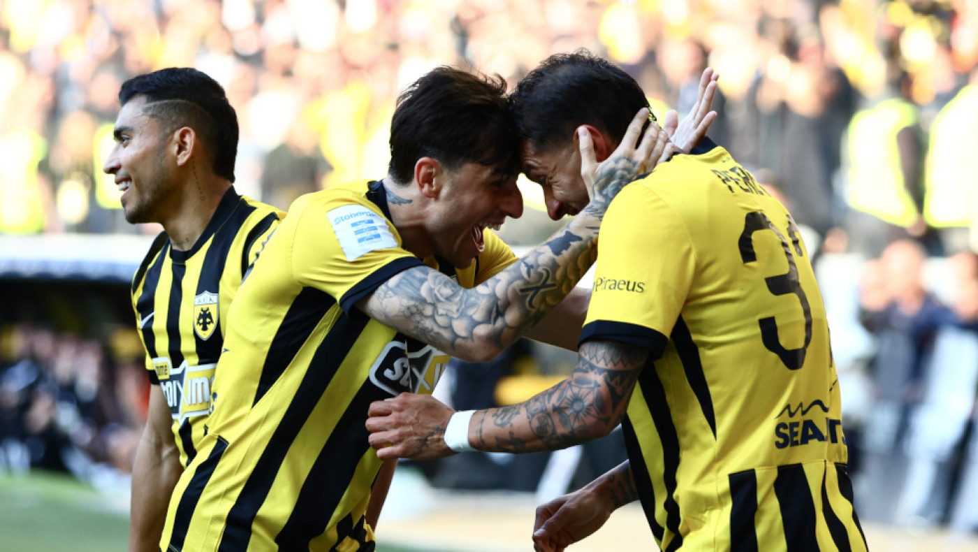 Η ΑΕΚ άνοιξε το σκορ κόντρα στον ΠΑΟΚ με αυτογκόλ του Κεντζιόρα