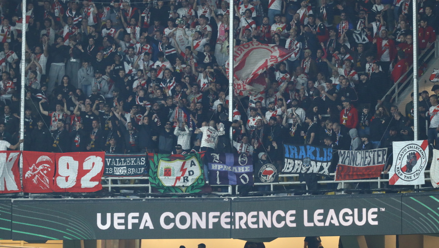 ΑΕΚ-Βαγιεκάνο: Πανό του Ηρακλή στην εξέδρα των οπαδών της Ράγιο!