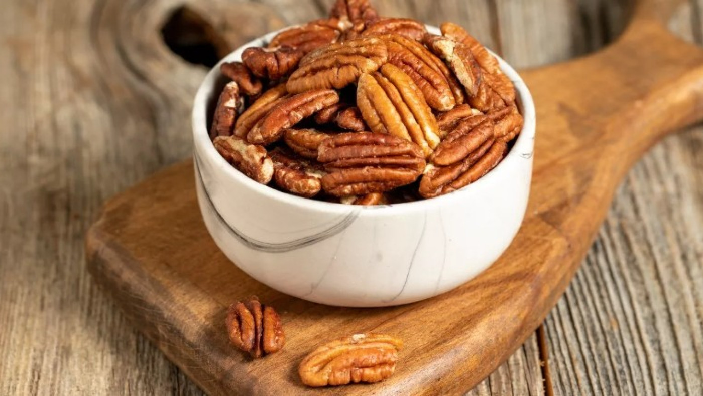 Ο ξηρός καρπός που βελτιώνει τα λιπίδια, αλλά θέλει μέτρο