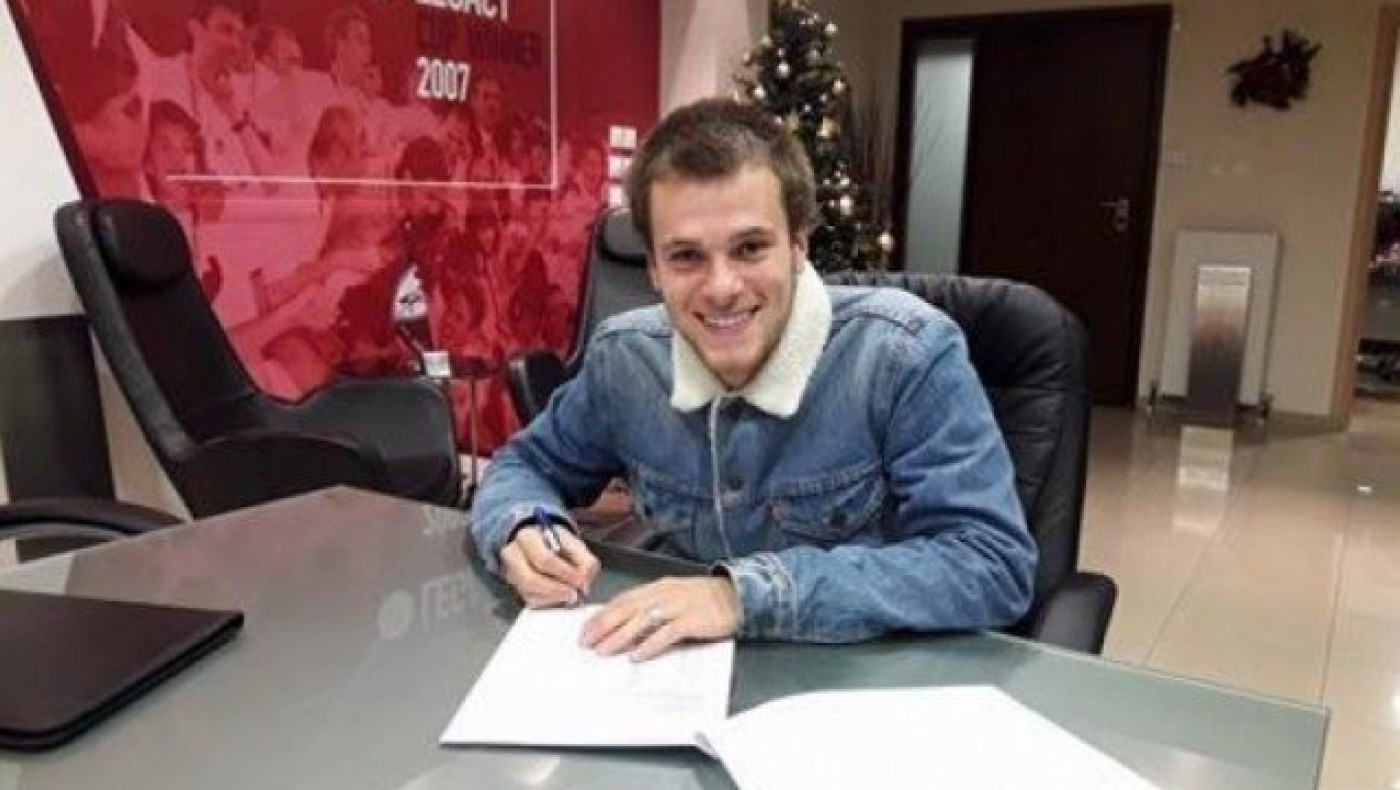 «Βυσσινί» και επίσημα ο Τζέιμς                 Ευμορφίδης