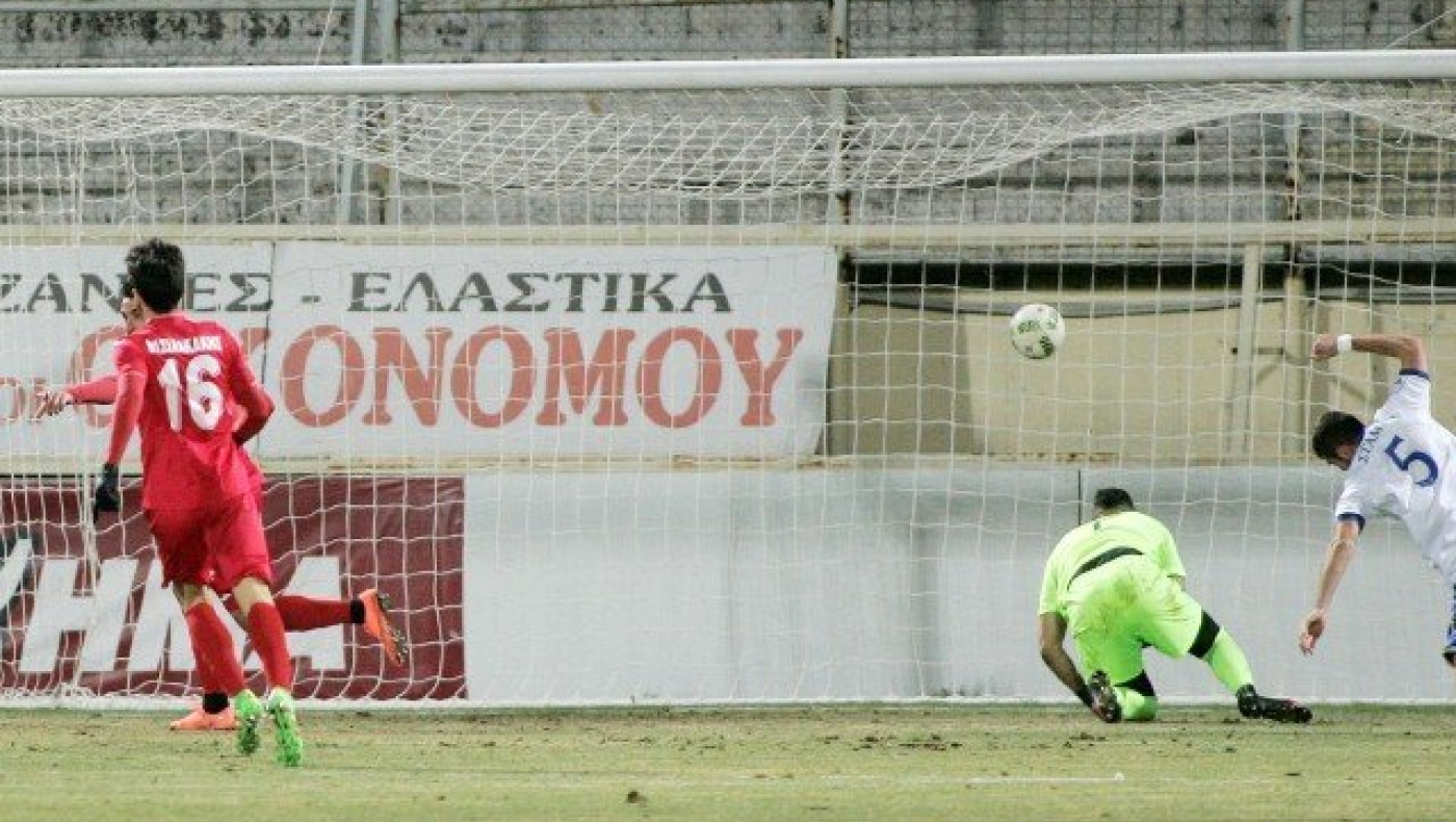 Γκολ από κόρνερ                            και πλάγιο άουτ!