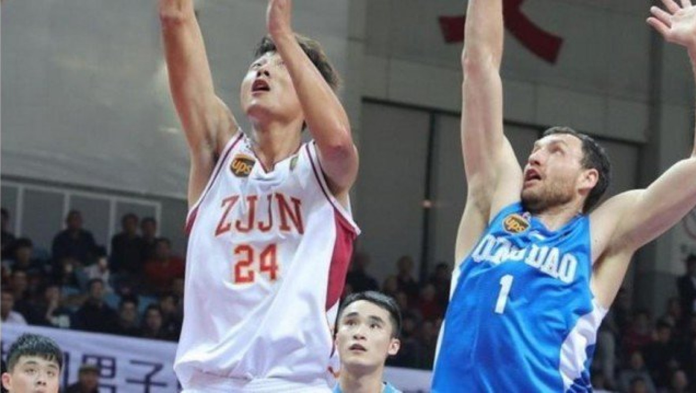 «Οργιάζει» στην Κίνα ο Λουκάς           Μαυροκεφαλίδης!