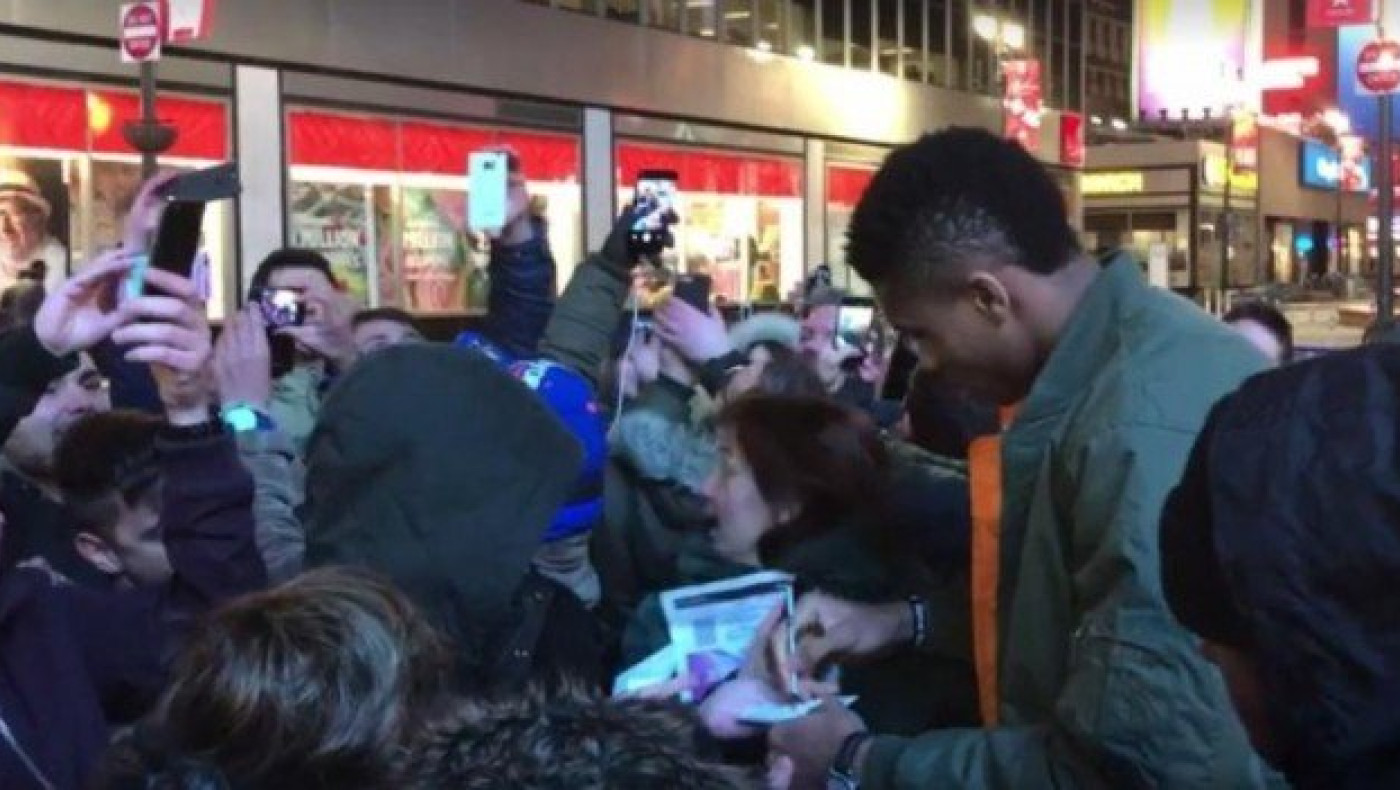 Αντετοκούνμπο: «Δεν υπογράφω επάνω στη σημαία μας» (vid)