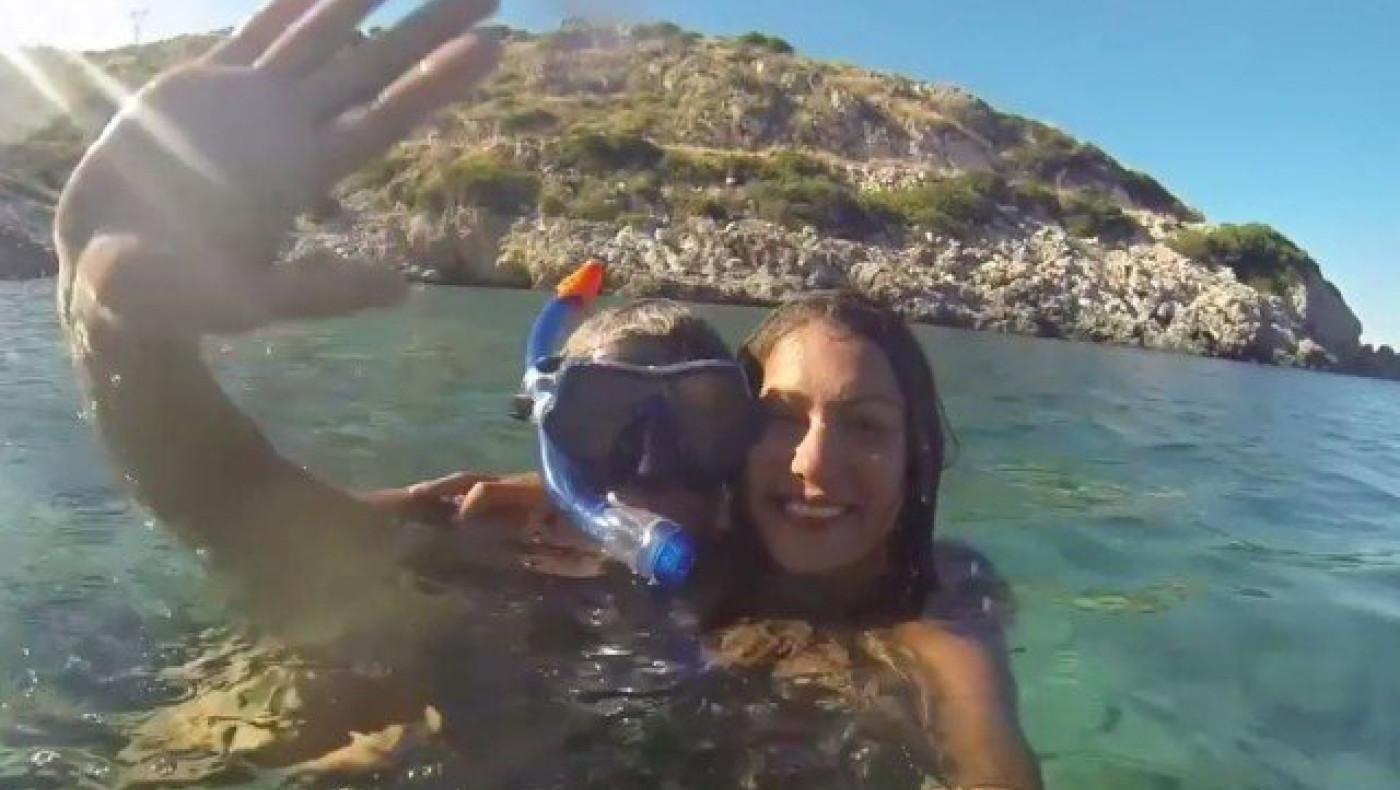 Oι ερωτευμένοι Κλέλια Ρένεση και Manu Chao κολυμπούν γυμνοί (ΒΙΝΤΕΟ)