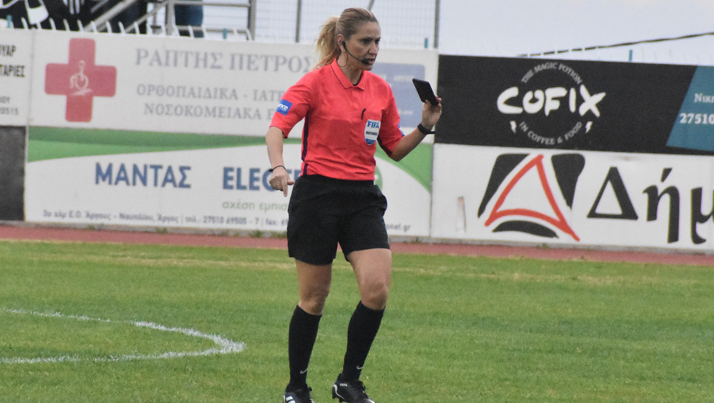 Πυροβολισμοί στον ΕΦΚΑ: Ποια είναι η διεθνής διαιτητής που συνέλαβε τον 89χρονο