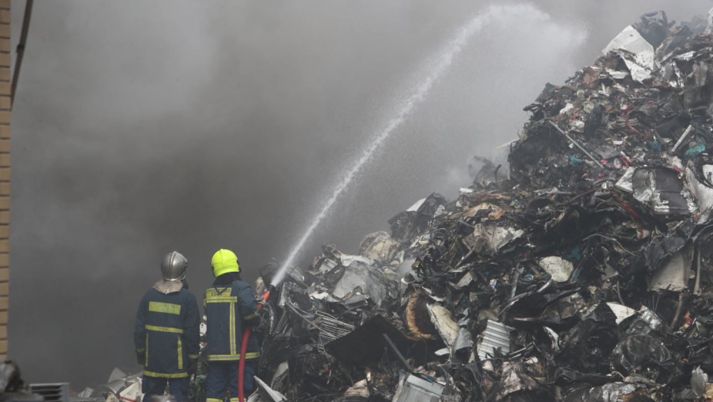 Θεσσαλονίκη: Φωτιά σε εταιρεία ανακύκλωσης-«Κλείστε πόρτες και παράθυρα»