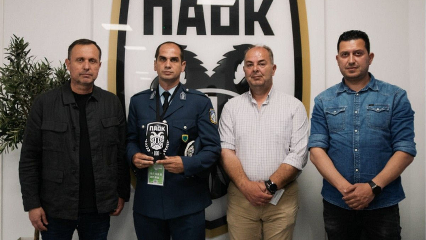 ΠΑΟΚ: Τίμησε τους αστυνομικούς που έσωσαν μια οικογένεια από φλεγόμενο δώμα στη Θεσσαλονίκη