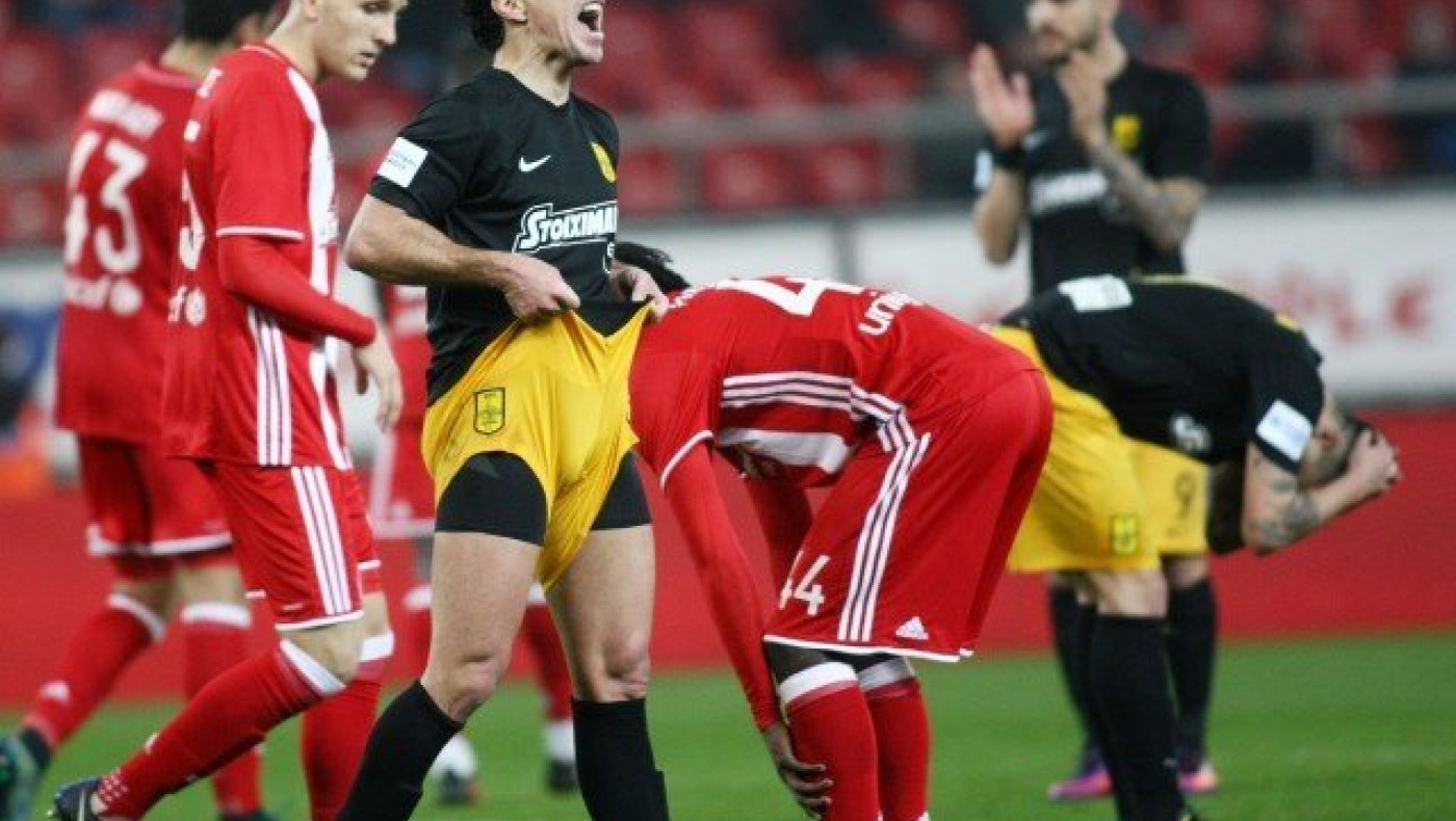 Ο Ολυμπιακός και ο επόπτης έβγαλαν τον Άρη… off-side!