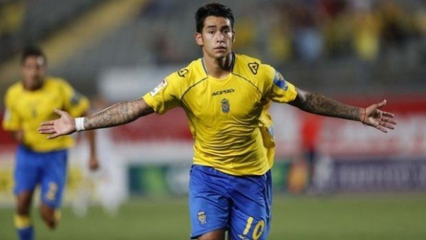 Έρχεται στην               ΑΕΚ                           ο Αραούχο!