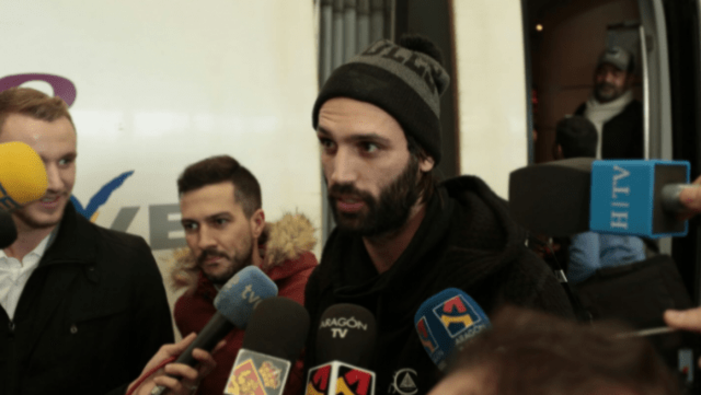 Οι οπαδοί της Σαραγόσα αγκάλιασαν τον            Σαμαρά