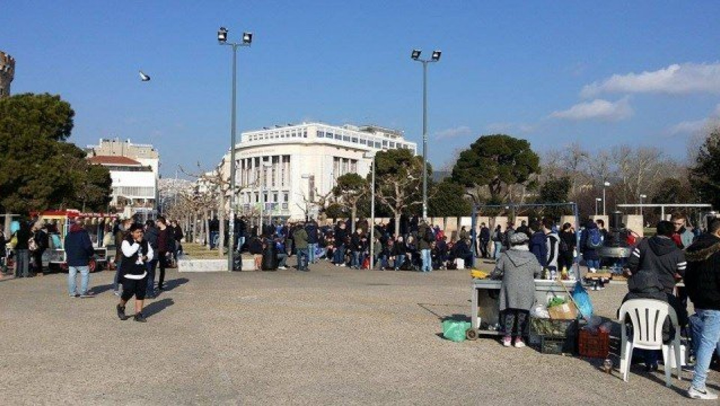 ΤΩΡΑ: Επεισόδια στην παραλία με οπαδούς της Σάλκε (pics & vids)