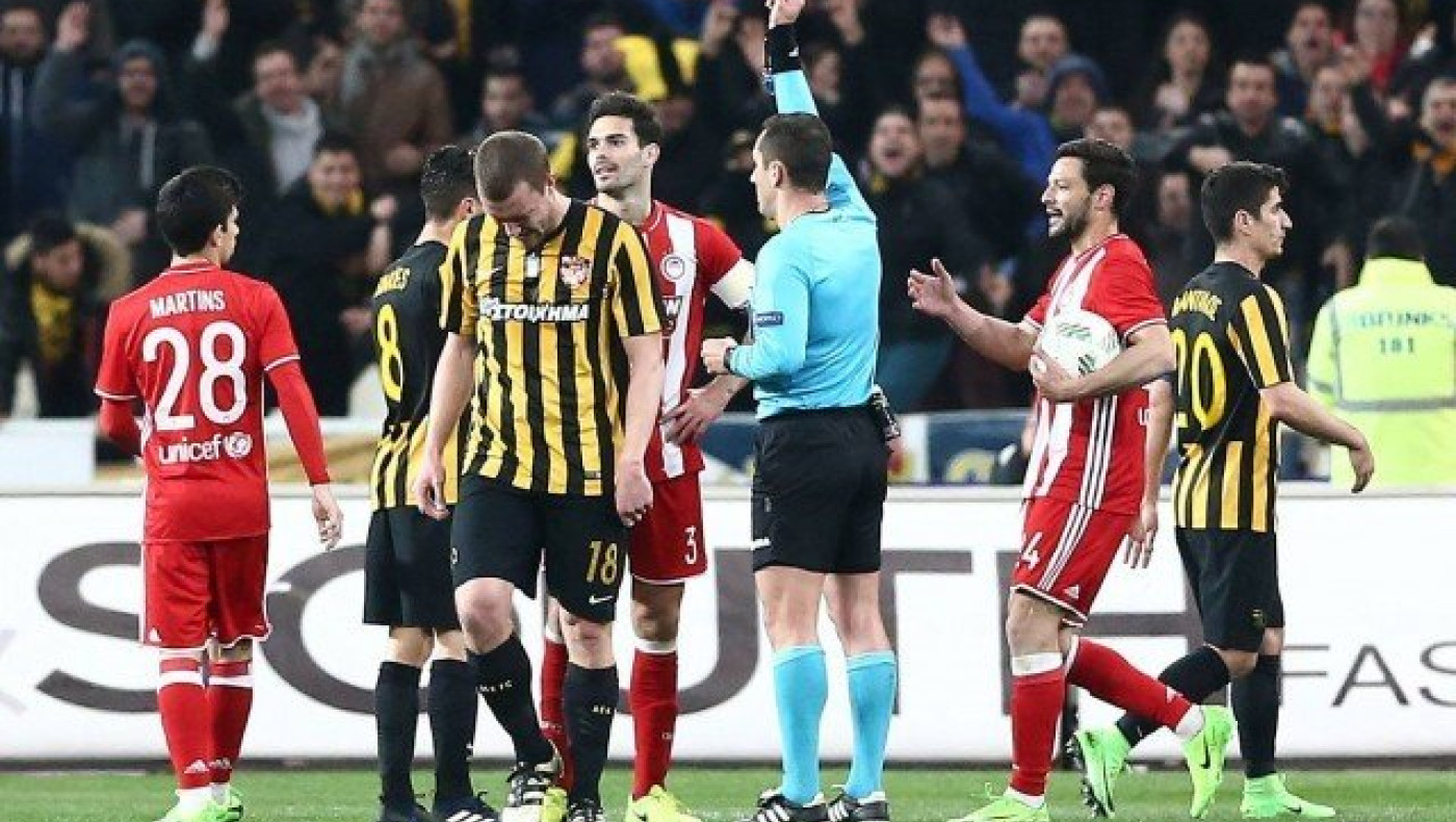 Επεισόδιο Μάνταλου-Καραπαπά :    «Είσαι ξεφτιλισμένος»