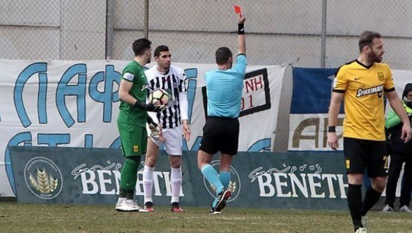 Ο Πετρόπουλος μούντζωσε τον επόπτη και κινδυνεύει με καμπάνα (vid)