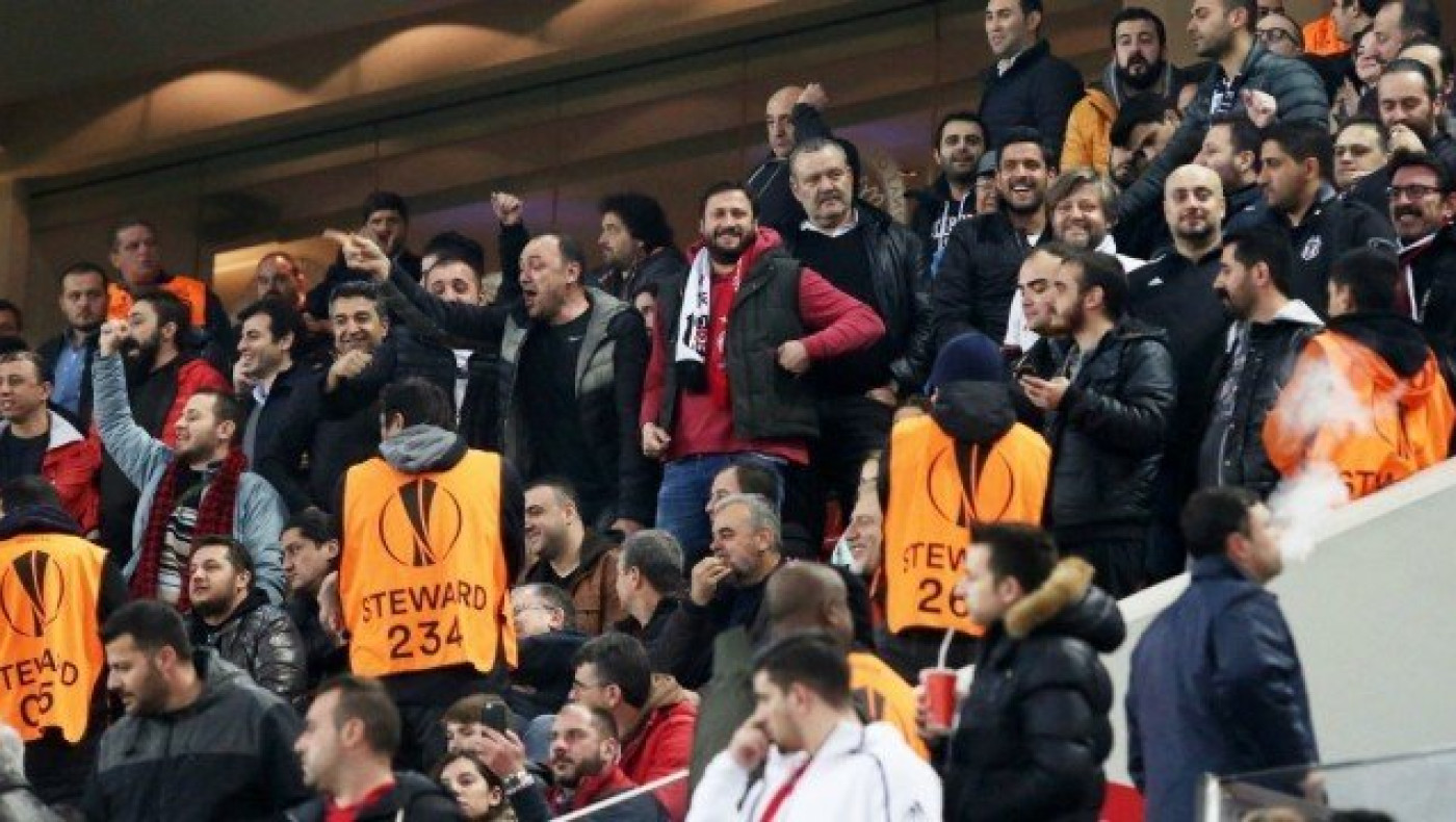 Αγριος ξυλόδαρμος καταστηματάρχη από οπαδούς της Μπεσίκτας!