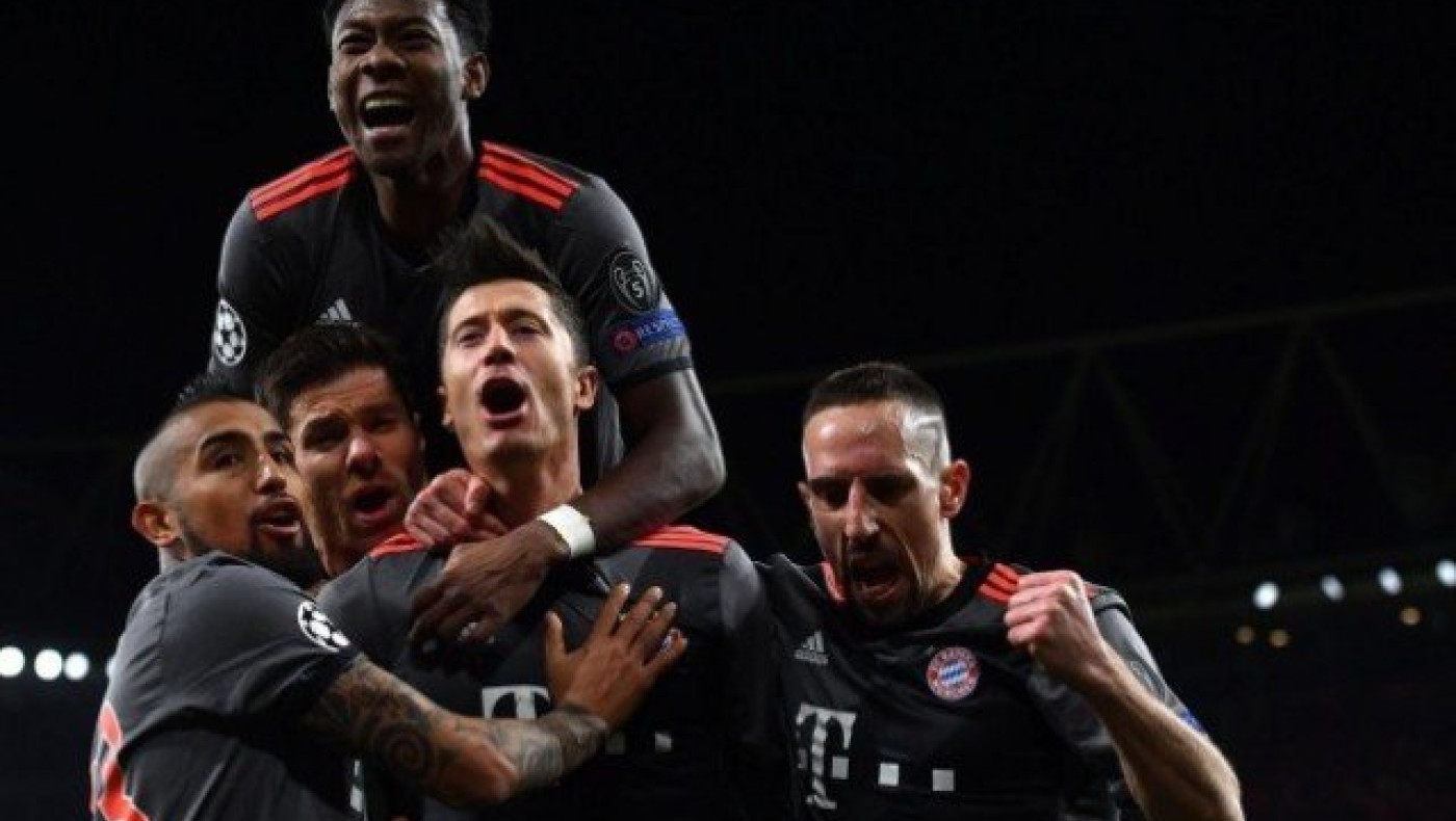 Στους «8» η Μπάγερν που διέλυσε την Αρσεναλ, «τραγικός» ο Σιδηρόπουλος