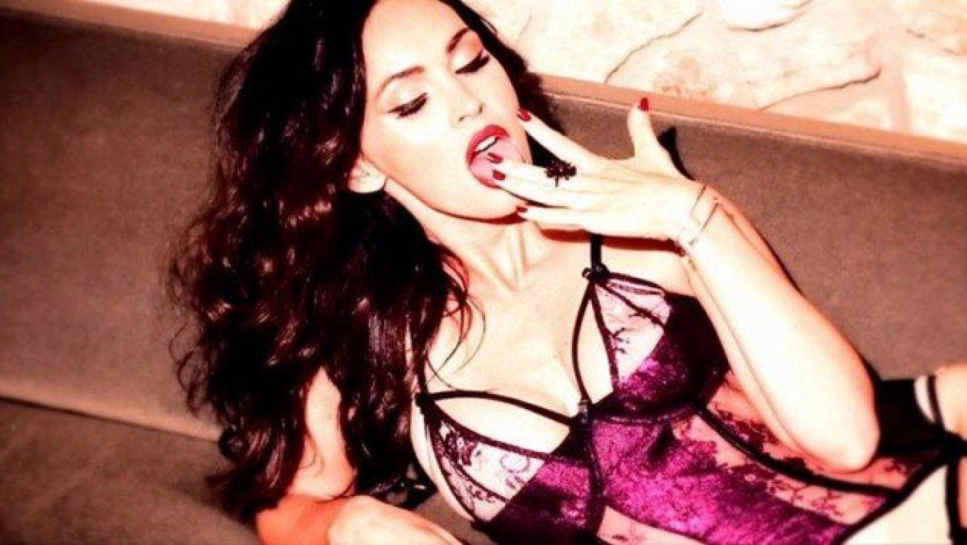 Η Μέγκαν Φοξ με ζαρτιέρες και καυτά εσώρουχα (pics)