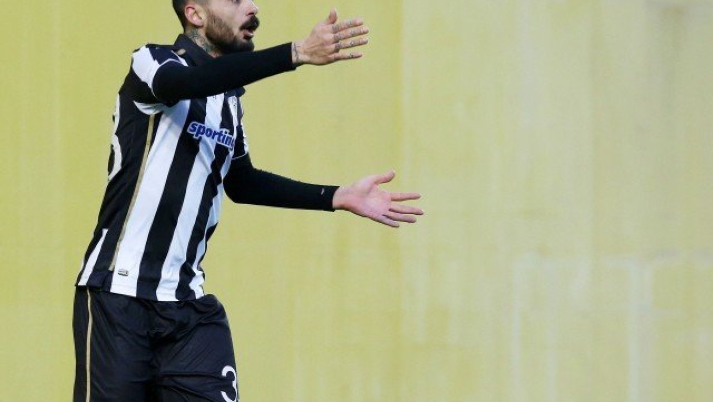 Η πελατειακή σχέση του Αθανασιάδη  με  τον  Πανιώνιο