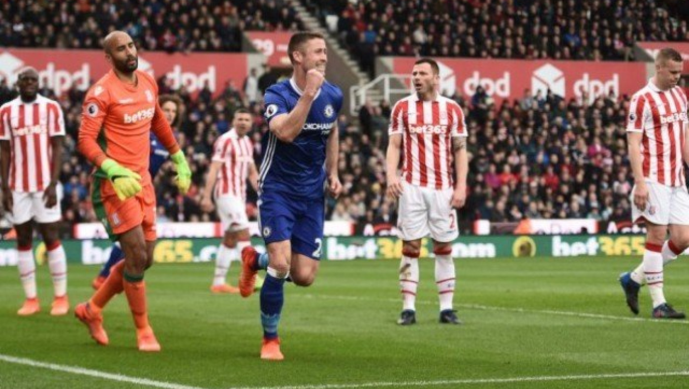 Βάφεται… μπλε ο τίτλος στην Αγγλία              (vid)