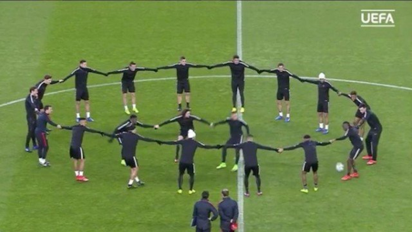 Το κορόιδο της Παρί που θυμίζει συρτάκι                          (vid)