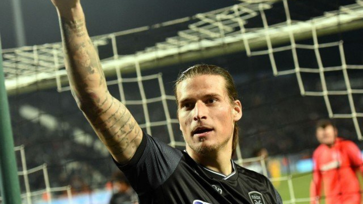 Καλείται να αποδείξει               την ανωτερότητά του